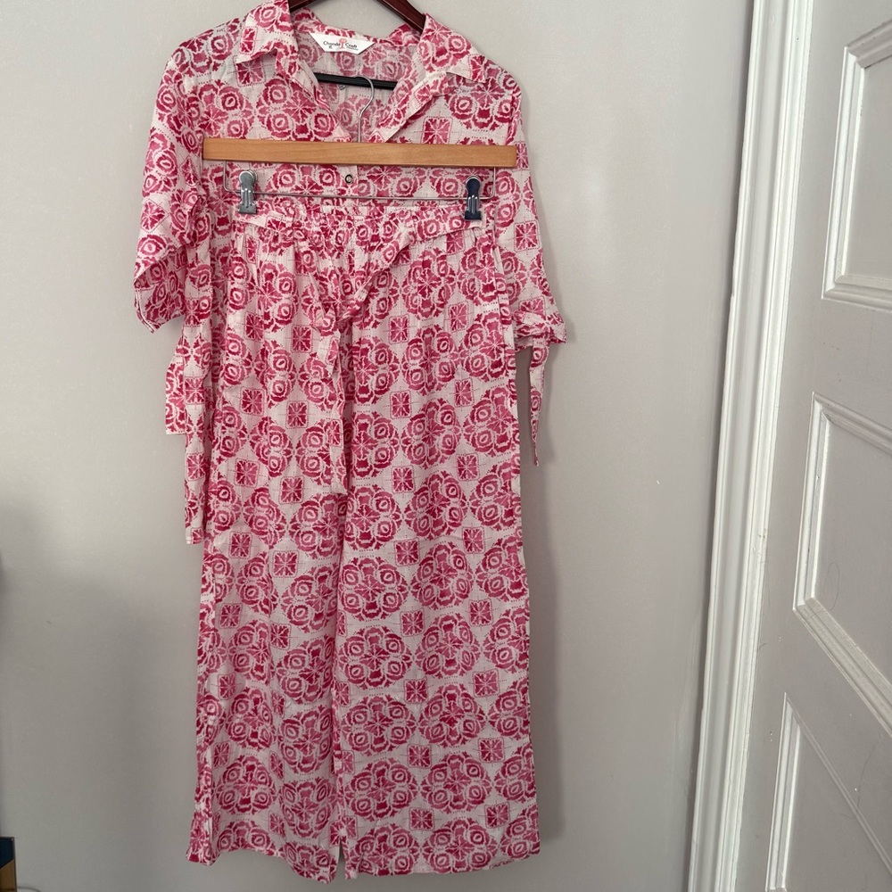Women’s Pink White Patterned Shirt and wide leg pants set size S/M